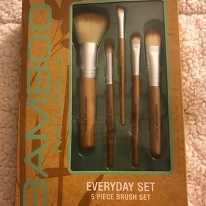Bamboo Handle Makeup Brushes 🆕